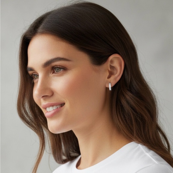 Elegant Silver Small Hoop Earrings Zirconia Stones New in a Black box Gift idea - Picture 4 of 8